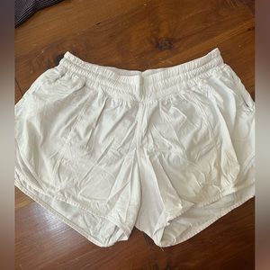 Lululemon White Hotty Hot Shorts Size 8 EUC